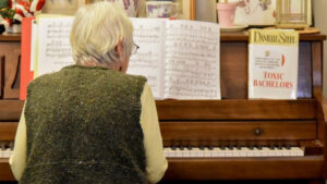 استاندارد مراقبتی سرای سالمندان